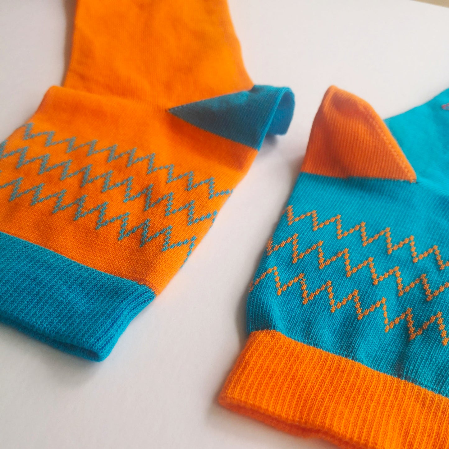 K.Moods Bright Zig Socks